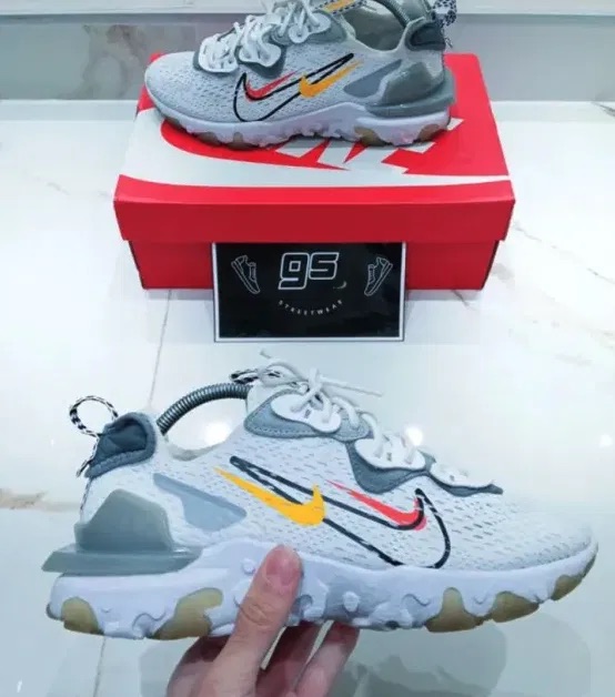 Nike React Vision revendu avec profit