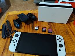 Nintendo Switch OLED revendu avec profit